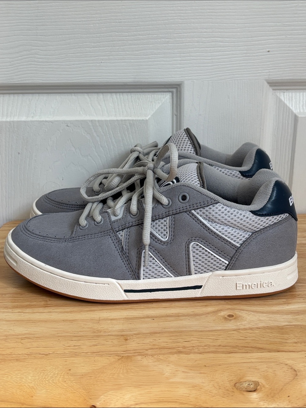Emerica Grey Sueded Skate Sneakers with Navy Heel size 9.5 skateboard sk8 skater